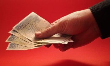 Заплатите в частния сектор растат, в обществения – слабо