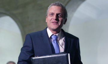 С пръстов отпечатък в болници и аптеки от април