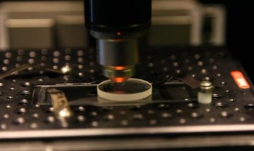 Как се съхраняват 360TB данни на парче стъкло?