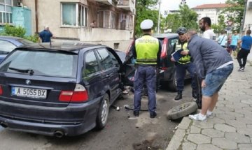 5 нанизани коли в центъра на Бургас, двама в болница