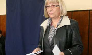 Цачева не получила подкрепа от собствената си партия