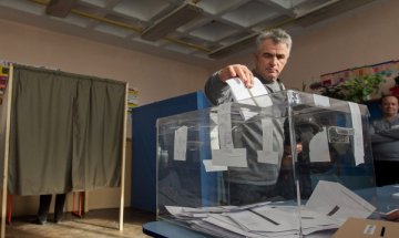 Трябва обновяване на партиите, не революции