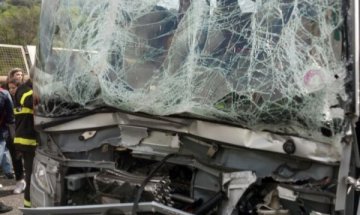Автобус с български ученици катастрофира в Италия, петима са ранени