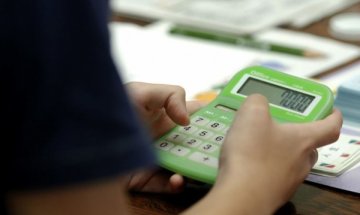 От догодина: Учителските заплати скачат с още 20%