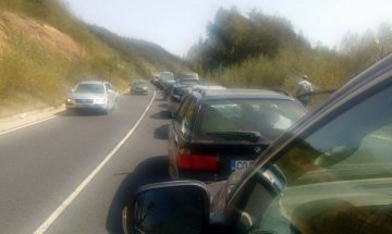 Километрова колона при Маказа, влиза се в Гърция за 3 часа*
