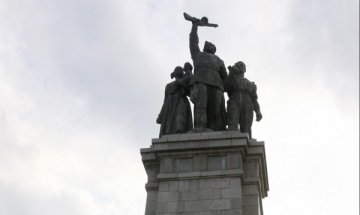 Руски протест: Вандалски акт срещу паметника на Съветската армия 