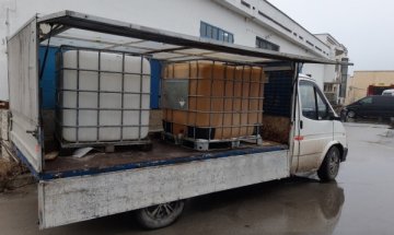 Русенски митничари задържаха тон гориво без документи