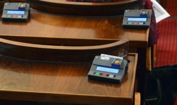 Отложиха мораториума за общинарите и частната им дейност