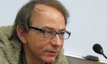 Потайният писател Мишел Уелбек се ожени за съседка