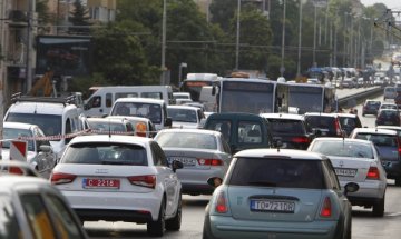 Автопазарът: Обновяваме парка бавно, неусетно почти