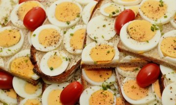 Яйца, месо, козунаци - как да не преядете по Великден?