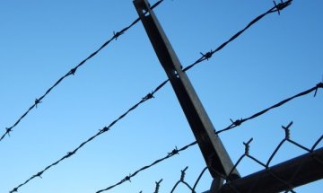 Трима затворници избягаха от поправителен дом във Враца
