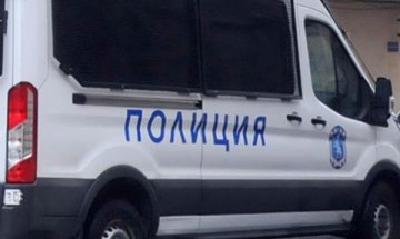 Хванаха хлапета с марихуана, единият посегна на полицай