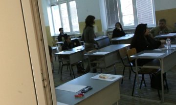 В Сливен възстановяват присъственото обучение от утре