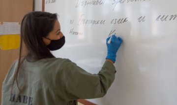Родители доброволци влизат да преподават в Бургас