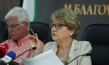 Уволниха един от заместниците на Комитова