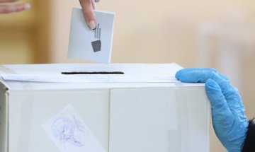 В бургаска секция не намериха картите за гласуване, минаха на хартия