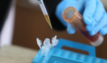МЗ алармира за огнища на COVID-19 в старчески домове у нас