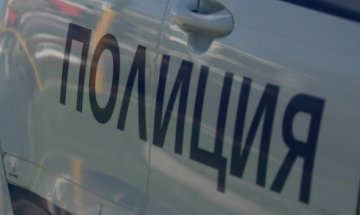 Кола с чужденци кацна в двора на къща в Пловдив