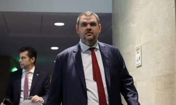 И Пеевски се намеси за дрона: Да се свика Комисията по отбрана 
