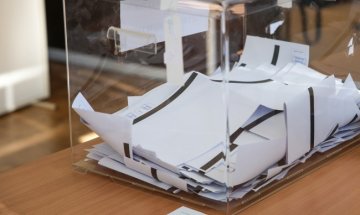 Резултат 49.99% за единия кандидат и балотаж в община Елена 