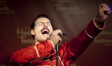 И Queen завладява големия екран с Queen Rock Montrеal
