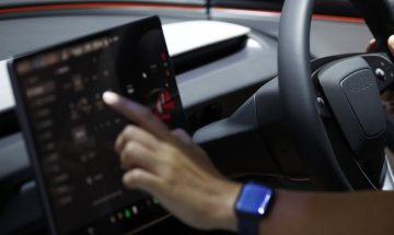Tesla изтегли над 2 млн. коли от пазара в САЩ заради дефект