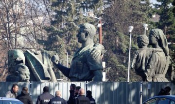 МОЧА като в революциите - уж е в нелегалност, но се готви за въоръжена борба