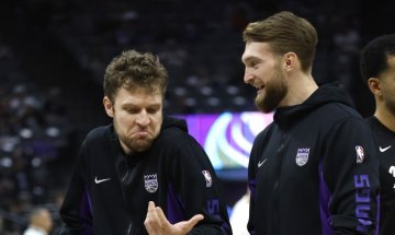 Не му върви на Везенков, сега пък се контузи