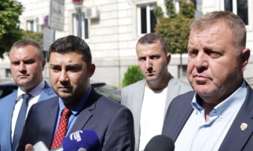 ВМРО: МС готви либерализация на приема на бежанци заради Шенген