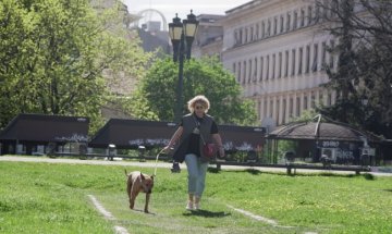 Лято през април - слънчево и топло във вторник с градуси до 27°