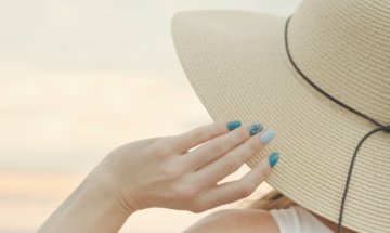 Плажен маникюр - свежи и стилни нокти в синьо