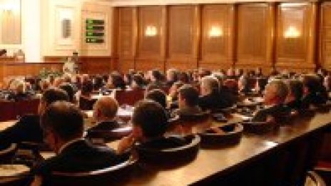 Опозицията внесе искането за вот на недоверие