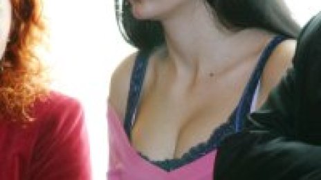 Ива Софиянска се появи разголена на пресконференция