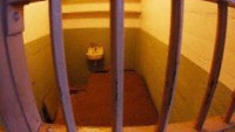 Освободиха затворник с постоянна ерекция