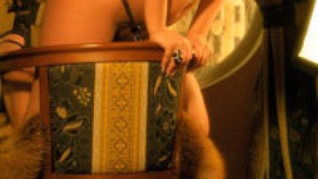 Горещи барманки и Топмоделът на България за 2004 позираха в Playboy