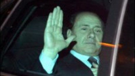 Берлускони подава оставка и формира нов кабинет