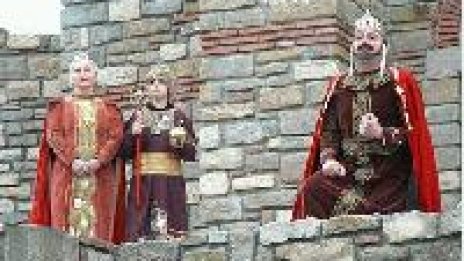 Коронясаха цар Калоян на хълма Царевец в Търново
