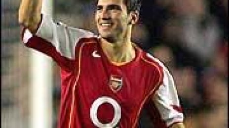 Гол на Рейес носи победата на Арсенал срещу Тотнъм