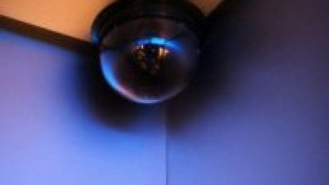 Англичанка осъди мъжа си за воайорство