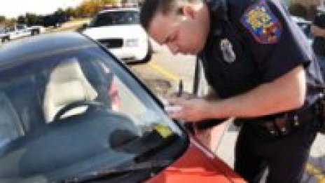 Гръцки катаджии раздават безплатни фолк дискове