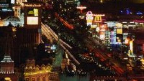 Гигантска торта за рождения ден на Лас Вегас