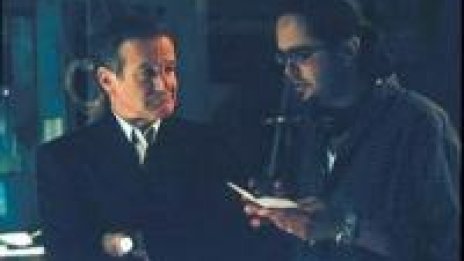 Робин Уилямс редактира животи в нестандартен научнофантастичен филм