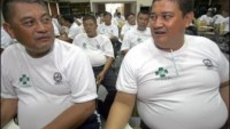 Полицаите в Банкок минават на диета