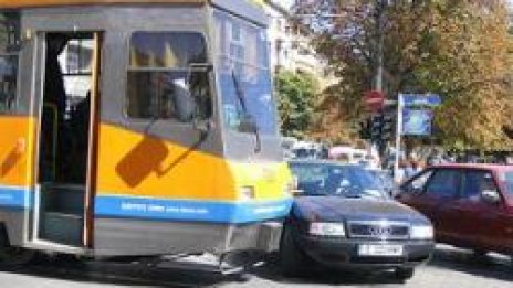 Нова система за таксуване в тролеи и трамваи в София до няколко месеца