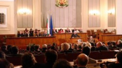 Прегласуването на кабинета се провали, левицата се прости с властта