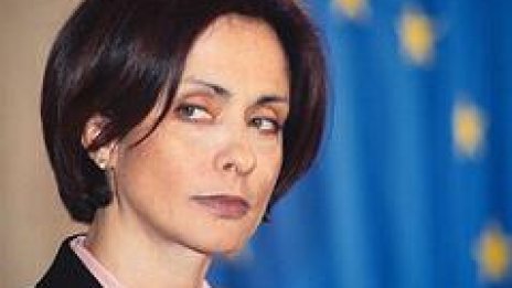 Надежда Михайлова иска среща с ДСБ и БНС още утре