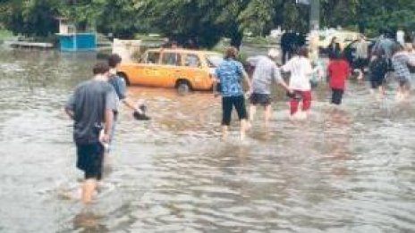 Кризисно положение в община Нови Искър, 350 семейства са евакуирани