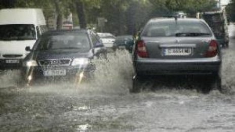 Невъзможно е движението от и за София по магистрала Хемус