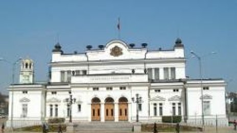 Парламентът ще гласува новото правителство във вторник от 14 часа